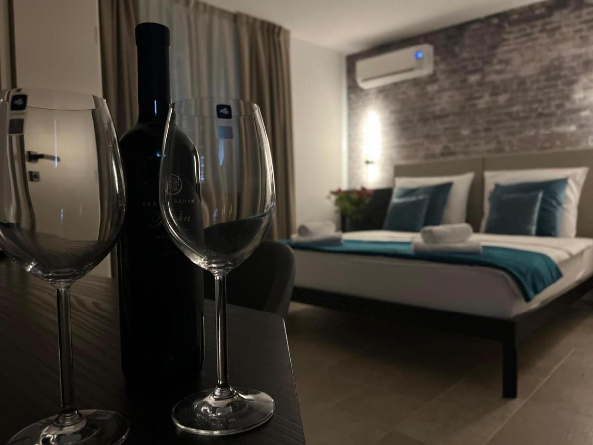 Arena Prestige Rooms พูลา ภายนอก รูปภาพ