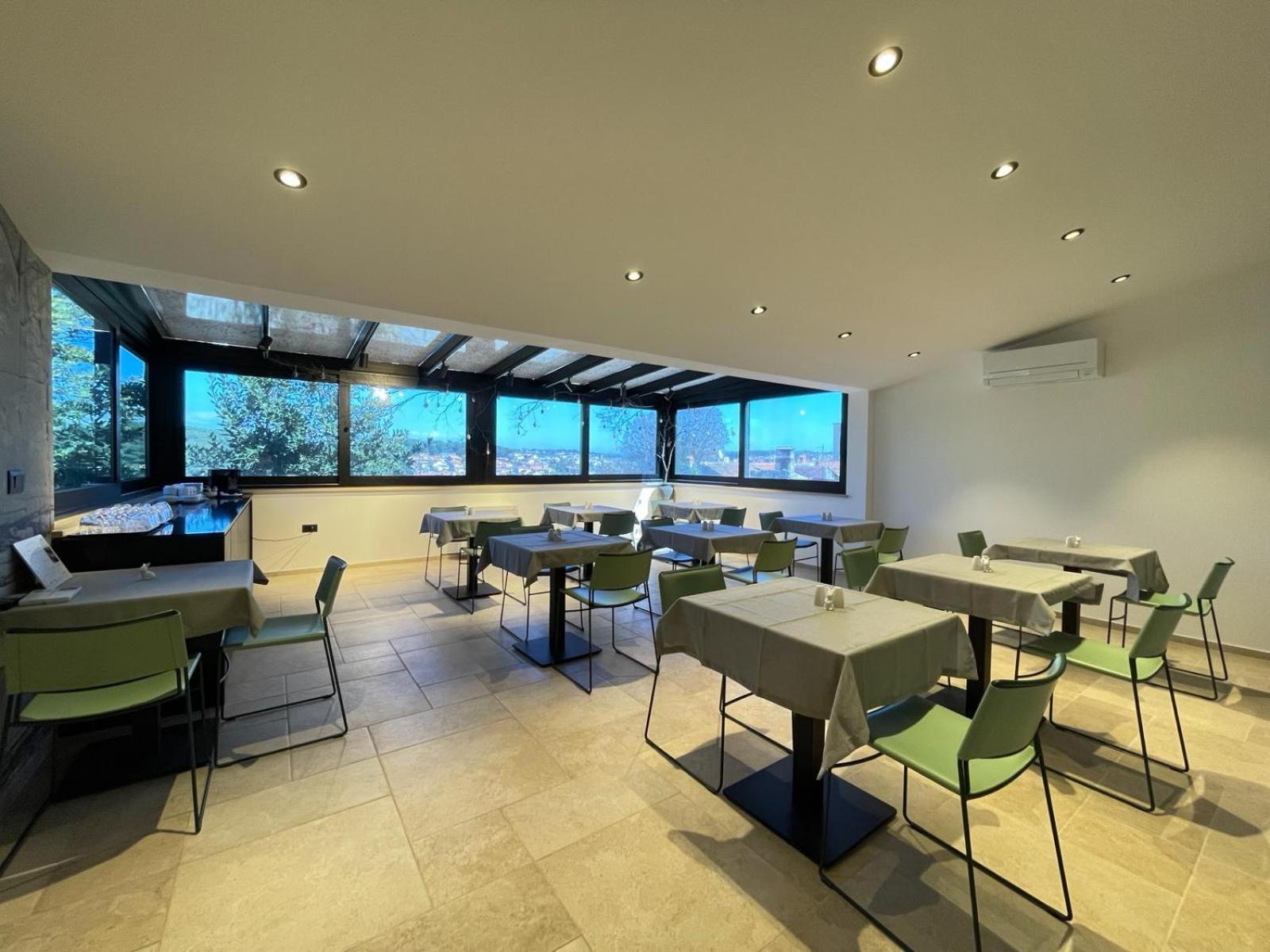 Arena Prestige Rooms พูลา ภายนอก รูปภาพ
