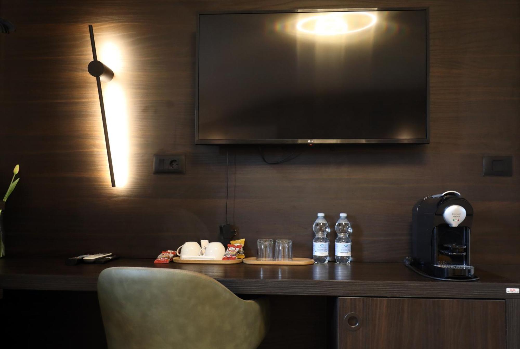 Arena Prestige Rooms พูลา ภายนอก รูปภาพ